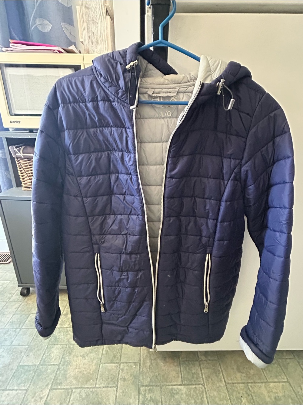Lightweight Hooded Puffer Jacket in Navy Blue
